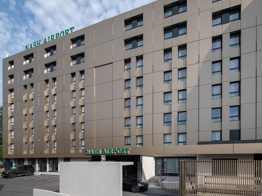 Façade de l'hôtel Nash Airport à Meyrin.
